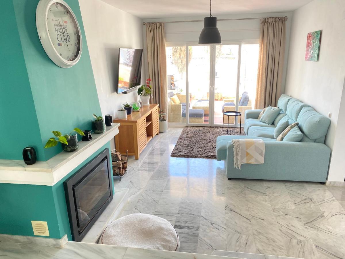 Modern Townhouse 7 Mins Walk From The Beach And 15 Mins From Port Villa Manilva Exterior foto